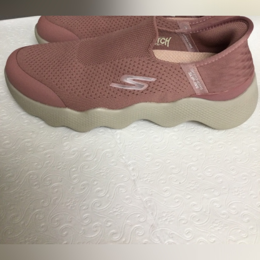 Skechers Slip-ins, Hands free, Woman’s 8, in excellent preowned condition!